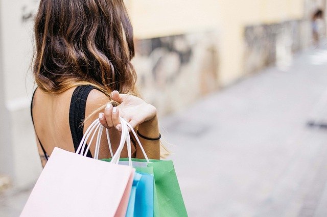 one of the most common italian verbs: shopping
