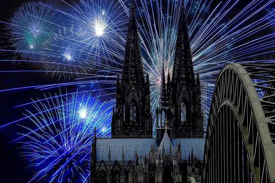 fireworks cologne cathedral